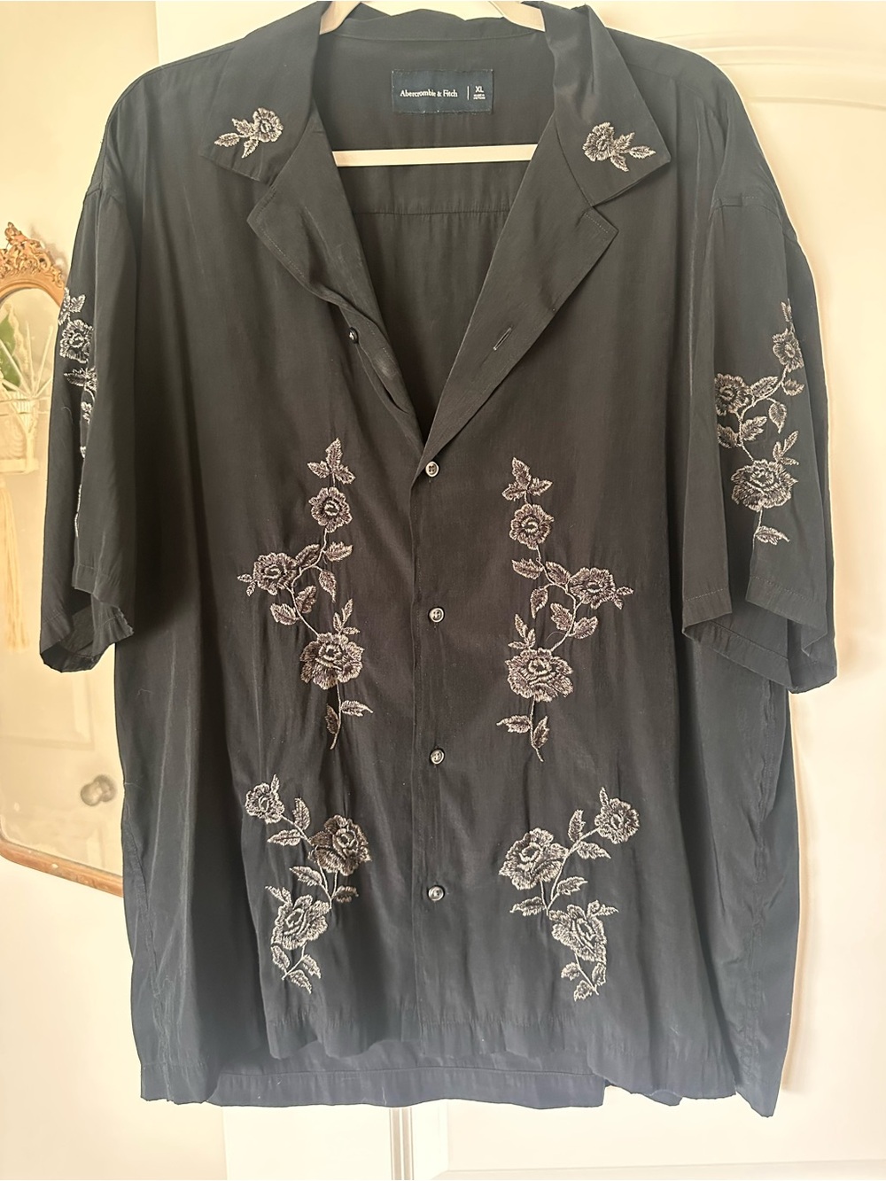Abercrombie Silky Black Floral Embroidered button down shirt men’s XL